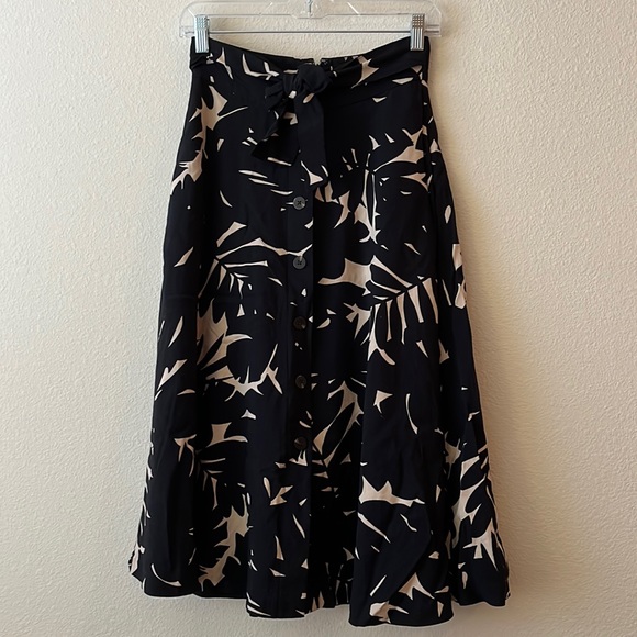 Ann Taylor Dresses & Skirts - Ann Taylor palm print midi skirt, 00P.